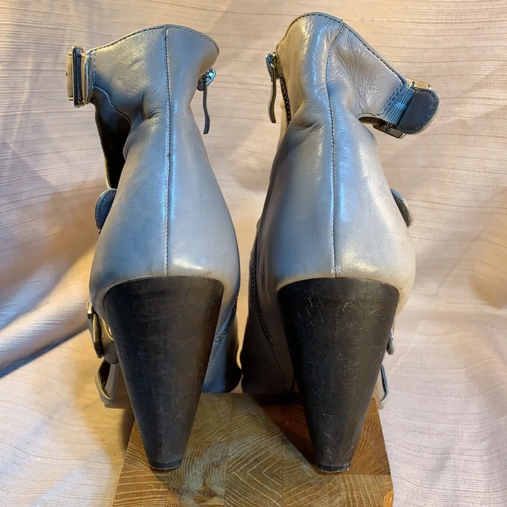 Vince Camuto leather peep toe gladiator ankle boot